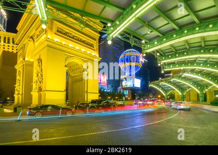 Paris Las Vegas Hotel and Casino la nuit, Las Vegas Boulevard (le Strip), Las  Vegas, Nevada, USA Photo Stock - Alamy