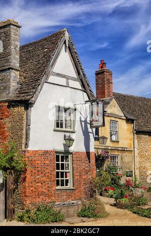 Le George Innfrom du XIVe siècle Lacock Wiltshire, Angleterre, Royaume-Uni Banque D'Images