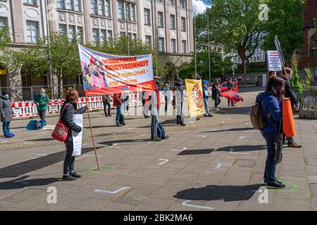 Manifestation le 1er mai, à Weberplatz à Essen, une alliance de partis et de groupes de gauche avait, en deuxième instance, devant l'OGG Münster Steptechier Banque D'Images