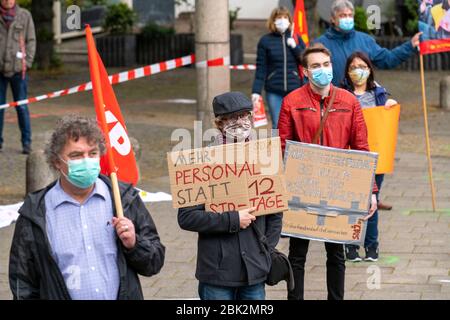 Manifestation le 1er mai, à Weberplatz à Essen, une alliance de partis et de groupes de gauche avait, en deuxième instance, devant l'OGG Münster Steptechier Banque D'Images