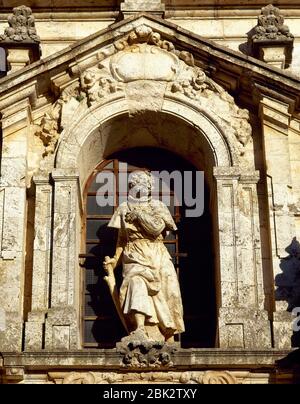 Francis Xavier (1506-1552). Missionnaire catholique navarrese, co-fondateur de la Société de Jésus. Statue. Façade de l'église St Francis Xavier. Nuevo Baztan, Communauté de Madrid, Espagne. Banque D'Images