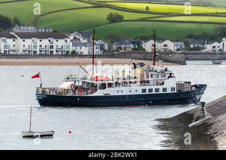 Appledore, North Devon, Angleterre. Vendredi 1 mai 2020. Le MV Oldenburg revient à Bideford dans North Devon. Prendre juste des fournitures essentielles, et pas les nombreux trippers de jour qui seraient habituellement à bord à cette époque de l'année en raison du virus Covid-19. Le navire historique, lancé en 1958, dessert l'île éloignée de Lundy dans la Manche de Bristol. Crédit: Terry Mathews/Alay Live News Banque D'Images