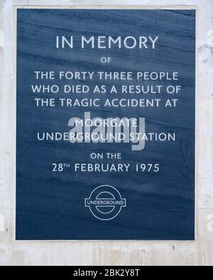 Mémorial à ceux qui sont morts dans l'accident de Morrgate, station de métro Moorgate, Londres Banque D'Images