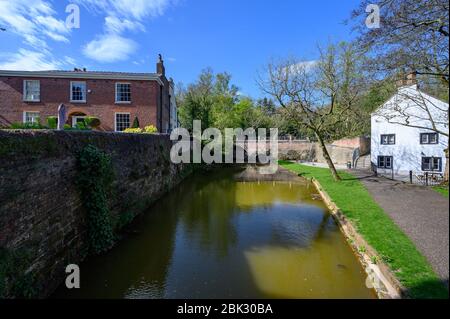 Pont Alphabet - le Delph and Nailmakers Cottage, Worsley, Salford, Manchester Banque D'Images