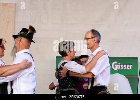 Graz/Autriche - septembre 2019 : festival annuel d'automne de la culture populaire styrienne (Aufsteirern). Danses folkloriques des hommes et des femmes styriens dans la tradition lumineuse Banque D'Images