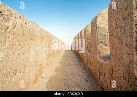 Ruines de la colline d'Oufella avec les murs de la vieille ville d'Agadir qui a été détruite par le séisme, Maroc, Afrique Banque D'Images