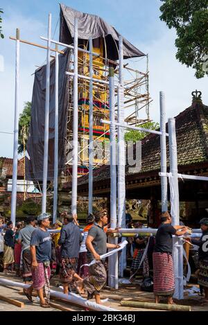Préparation pour la crémation royale d'Ubud, Ubud, Bali Indonésie Banque D'Images
