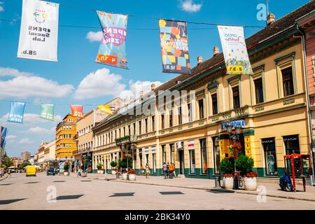 Novi Sad, Serbie - 17 juillet 2019 : rue centrale Trg Slobode Banque D'Images