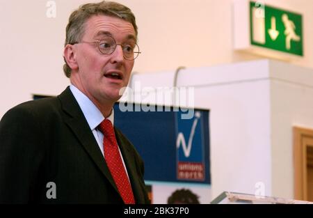 Hilary Benn députée parlant à la Conférence internationale de solidarité créée par Northern TUC; Newcastle 2005 UK Banque D'Images