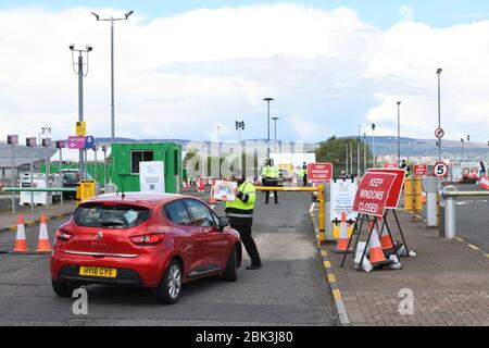 Glasgow, Écosse, Royaume-Uni. 1er mai 2020. Test Covid 19. Le centre de dépistage du coronavirus de Hillington, à Glasgow, est resté occupé alors que le gouvernement écossais intensifie ses efforts pour augmenter le nombre de tests effectués sur un plus grand nombre de segments de la société. Banque D'Images