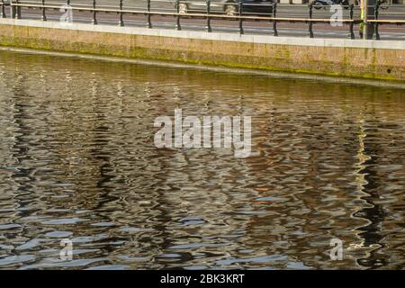 Réflexions sur les canaux - automne, Amsterdam, Hollande-Méridionale, Pays-Bas Banque D'Images