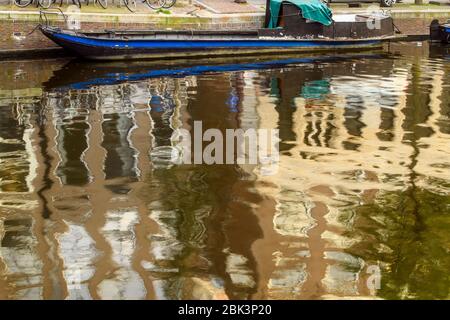 Canal et réflexions - automne, Amsterdam, Hollande-Nord, Pays-Bas Banque D'Images