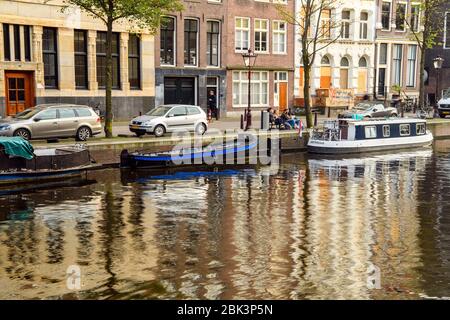 Canal et réflexions - automne, Amsterdam, Hollande-Nord, Pays-Bas Banque D'Images