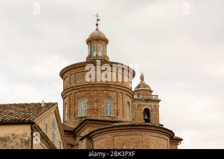 Village d'Offida, ancien village de la région des Marches en Italie. Anciens bâtiments médiévaux du village médiéval - Ascoli Piceno disctrict - Italie Banque D'Images