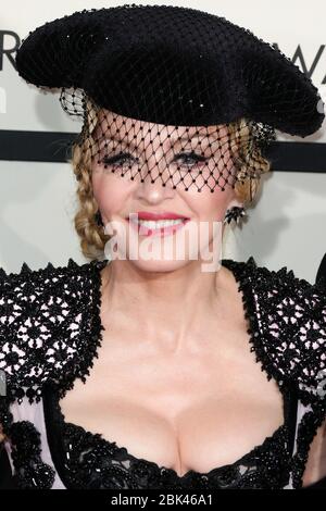 Los Angeles, États-Unis. 01 mai 2020. (FICHIER) Madonna dit qu'elle a des anticorps Coronavirus COVID-19. LOS ANGELES, CALIFORNIE, États-Unis - 08 FÉVRIER : la chanteuse Madonna portant Givenchy Haute Couture de Riccardo Tisci arrive au 57ème prix annuel GRAMMY le 8 février 2015 à Los Angeles, Californie, États-Unis. (Photo de Xavier Collin/Agence de presse d'images) crédit: Agence de presse d'images/Alay Live News Banque D'Images