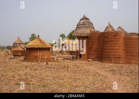 Dans la partie nord du Togo, dans la vallée de Tamberma près de Kande (site du patrimoine mondial de l'UNESCO), vivent les Tammari, ou Batammariba, dans leur mudbri Banque D'Images