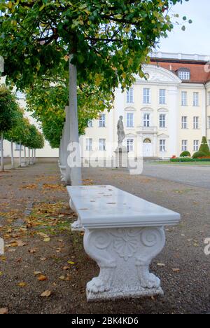 Banque dans le jardin du château d'eau Koepenick, Berlin, Allemagne Banque D'Images