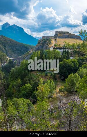 Exilles, Italie - 21 août 2019 : le fort Exilles est un complexe fortifié de la vallée de Susa, ville métropolitaine de Turin, Piémont, Italie du Nord Banque D'Images