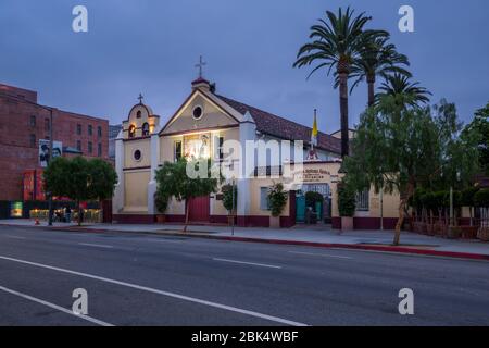 Notre Dame Reine des Anges Église catholique au crépuscule, Centre-ville DE LOS Angeles, Californie, États-Unis d'Amérique, Amérique du Nord Banque D'Images