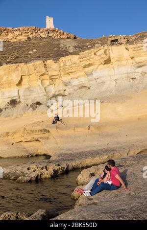 Tour Lippia, il-Bajja tal-Gnejna, baie de Gnejna, Mgarr, Malte Banque D'Images