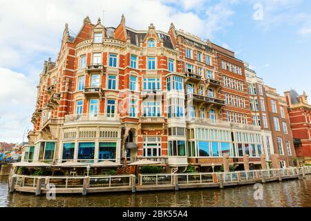 Amsterdam, Pays-Bas - 28 octobre 2019: Hôtel de l'Europe à Amsterdam. L'hôtel de l'Europe est un hôtel de luxe 5 étoiles le long de la rivière Amstel Banque D'Images