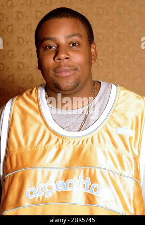 Portrait de Kenan Thompson qui a la vedette dans le film FAT ALBERT. Photographié à Philadelphie, PA le 1 décembre 2004 crédit: Scott Weiner / MediaPunch Banque D'Images