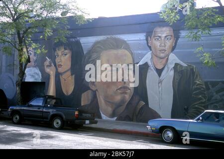 Fresque représentant de jeunes stars hollywoodiennes, dont Leonard DiCaprio et Uma Thurman dans le quartier de Los Feliz à Hollywood, Californie Banque D'Images