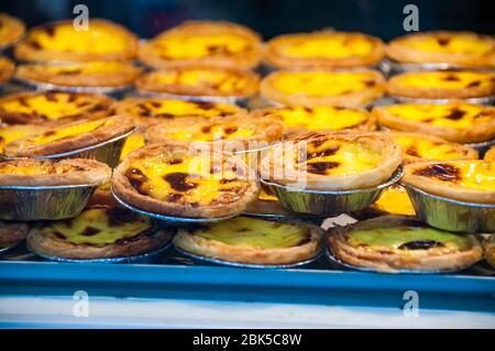 Bien qu'ils sont originaires de Hong Kong ou Macao, les tartelettes sont très populaires à Shanghai et celui de Lillian's comme illustré. Banque D'Images