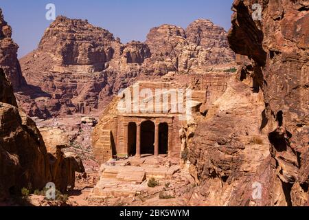 Jardin du Triclinium sur le sentier de Wadi Farasa à la ville de Petra, Jordanie Banque D'Images