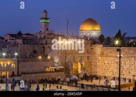 Mur occidental au crépuscule dans la vieille ville de Jérusalem, Israël Banque D'Images