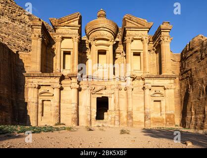 Monastère d'ad Deir dans l'ancienne ville jordanienne de Petra, en Jordanie Banque D'Images