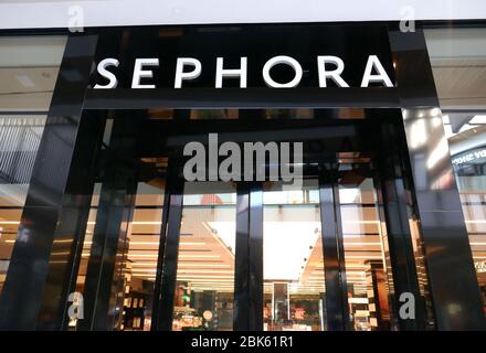 Century City California, États-Unis 1 mai 2020 une vue générale de l'atmosphère de magasin fermé Sephora au centre commercial Westfield Century City Mall pendant la pandémie de Coronavirus Covid-19 le 1er mai 2020 à Century City, Californie, États-Unis. Photo de Barry King/Alay stock photo Banque D'Images