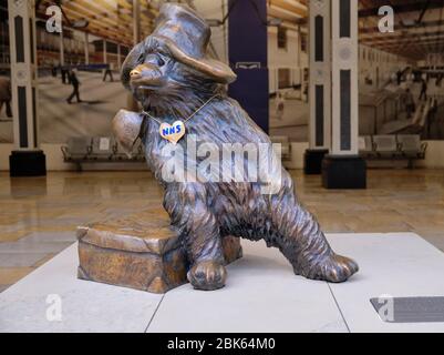 Paddington Bear Statue à la gare de Paddington. Banque D'Images