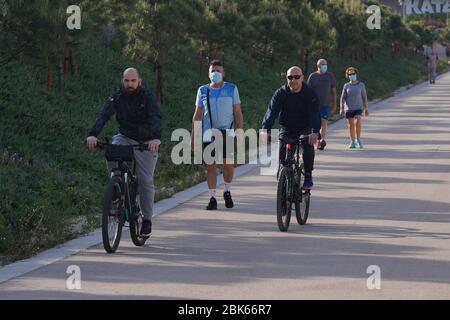 Madrid, Espagne. 02 mai 2020. Primer dia de práctica de deporte en Madrid tras el decreto del estado de alarma por el Covid19. 2 de Mayo 2020 les gens qui pratiquent le sport le premier jour depuis le curent a été commencé par la crise des covides, à MADRID, le 2 mai 2020. Crédit: CORDON PRESSE/Alay Live News Banque D'Images