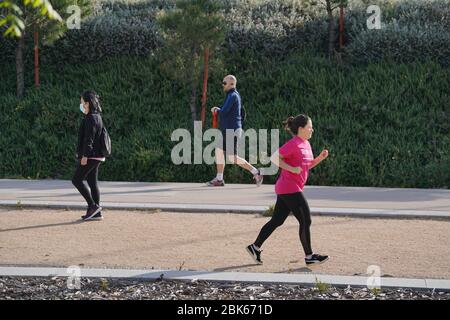 Madrid, Espagne. 02 mai 2020. Primer dia de práctica de deporte en Madrid tras el decreto del estado de alarma por el Covid19. 2 de Mayo 2020 les gens qui pratiquent le sport le premier jour depuis le curent a été commencé par la crise des covides, à MADRID, le 2 mai 2020. Crédit: CORDON PRESSE/Alay Live News Banque D'Images