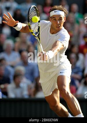 01/07/14. Championnats de tennis de Wimbledon 2014, Wimbledon Londres. Hommes quatrième tour, Nick Kyrgios (AUS) contre Rafael Nadal (ESP) (2) Centre C. Banque D'Images