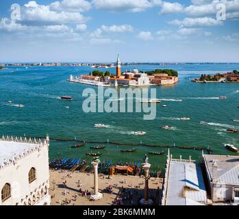 Venise, Province de Venise, région Vénétie, Italie. Vue sur le Bacino San Marco à l'isola ou l'île de San Giorgio Maggiore et l'église de la même Banque D'Images