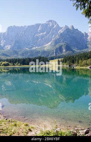 Lac noir au parc national de Triglav, Slovénie Banque D'Images