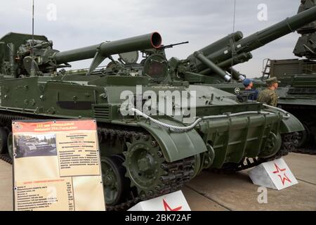 Sambek, région de Rostov, Russie, 28 juin 2019 : mortier russe 24 tulipes, autopropulsé de 240 mm, est en exposition Banque D'Images