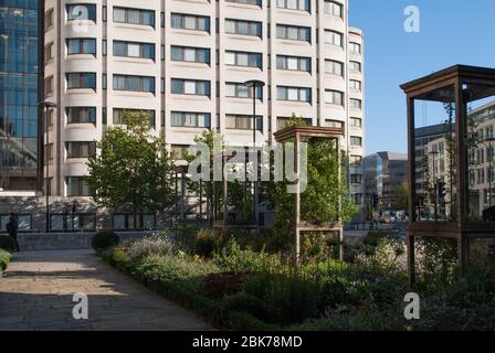 Architecture des années 1980 bureaux bureaux télécommunications Christchurch Greyfriars Churchyard BT Centre 1 Newgate St, Londres EC1A 7AJ Christchurch Banque D'Images