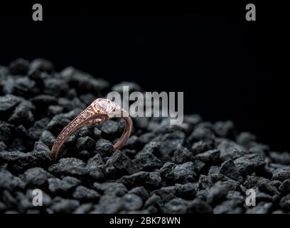 Bague diamant or rose Banque D'Images