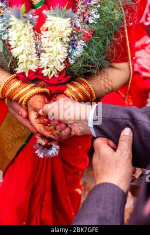 Jour de mariage Détails de la cérémonie de mariage hindou. Une cérémonie de mariage népalaise étonnante Banque D'Images