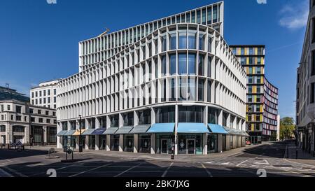 Un nouveau Ludgate, et le Old Bailey à Londres reste déserté pendant le confinement. Banque D'Images