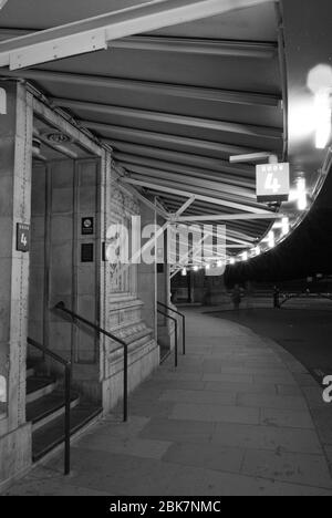 Amphithéâtre Red Brick Night Dark Lights BBC Proms Royal Albert Hall Kensington Gore, South Kensington, Londres SW7 par le capitaine Francis Fowke Banque D'Images