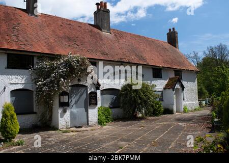Climping, West Sussex, Royaume-Uni, 02 mai 2020. Le Black Horse Pub, un beau jour de printemps ensoleillé, malheureusement vide et fermé à cette heure. Banque D'Images