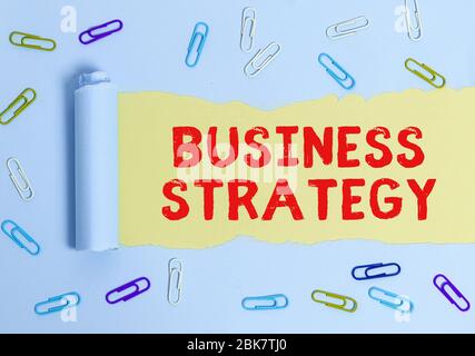 Texte d'écriture Stratégie commerciale. Plan conceptuel de jeu de gestion de photo pour atteindre l'objectif ou l'objectif souhaité Banque D'Images