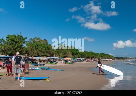 Plage de Legian Bali Indonésie Banque D'Images