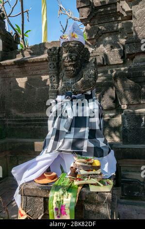 Statue en pierre sanctuaire Legian Beach Bali Indonésie Banque D'Images