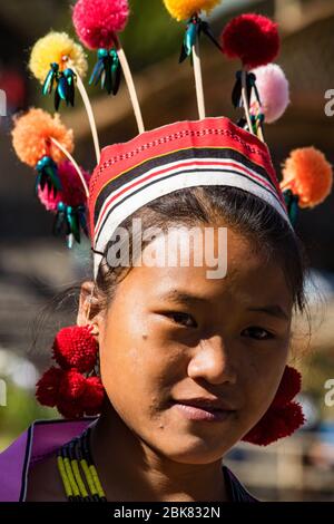 Naga femme en vêtements traditionnels au festival Hornbill Banque D'Images