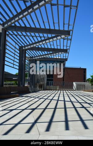 L'architecture surplombe les passagers menant à Union Station dans le centre-ville de Raleigh en Caroline du Nord Banque D'Images